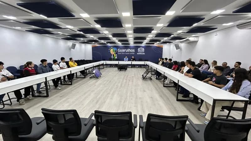 Estudantes do Parque Jurema visitam Prefeitura com foco em tecnologia