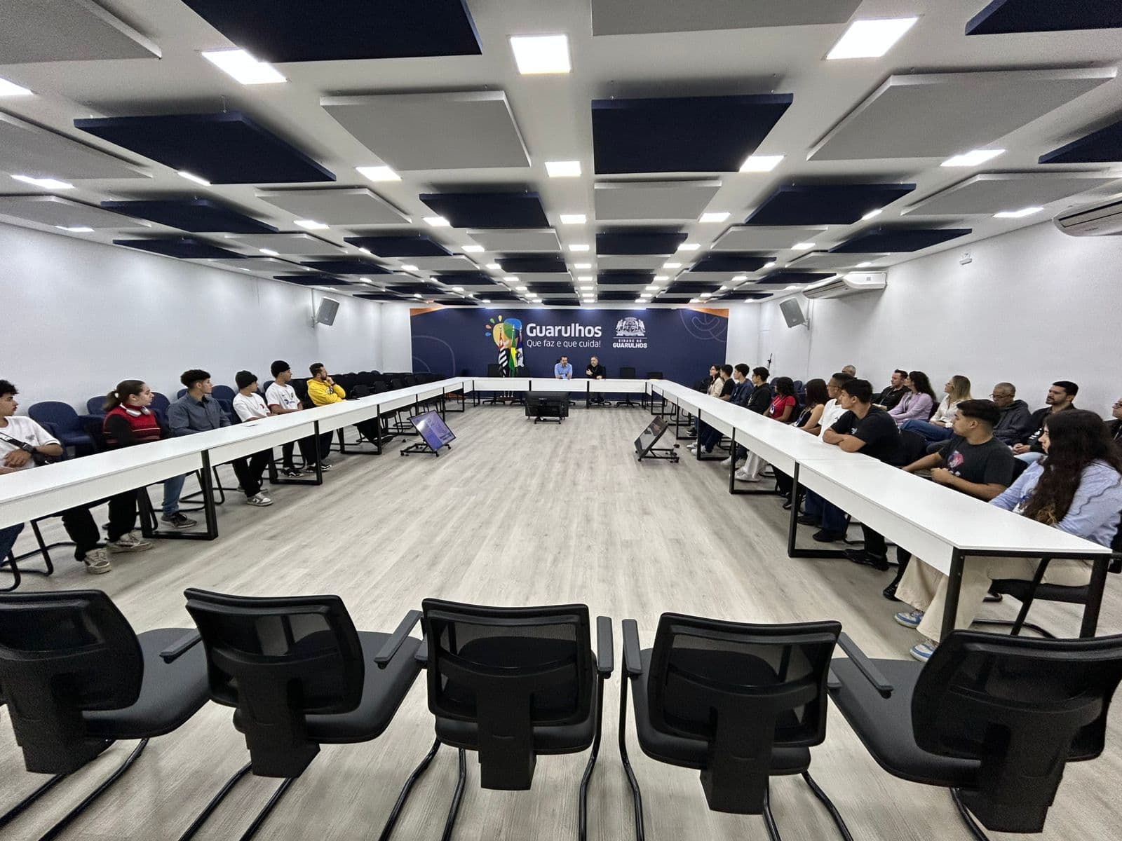 Estudantes do Parque Jurema visitam Prefeitura com foco em tecnologia
