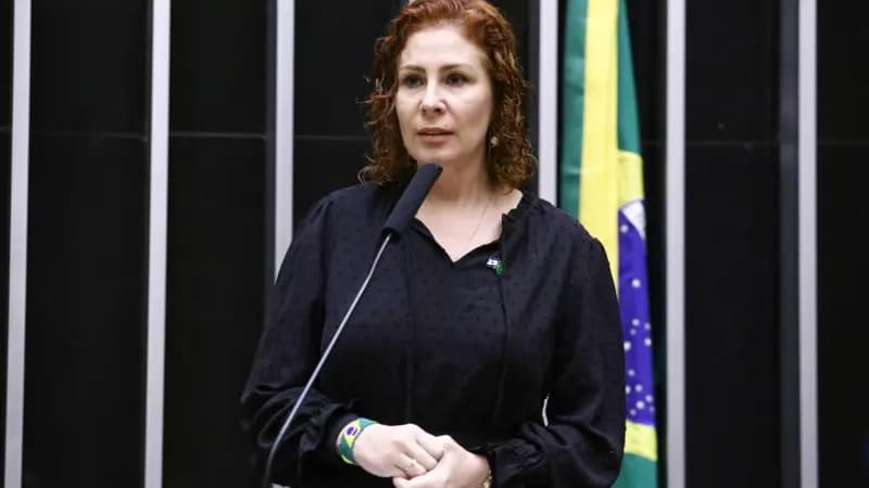 Câmara autoriza licença de 127 dias solicitada pela deputada Carla Zambelli
