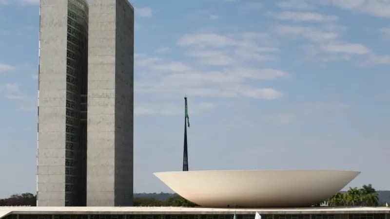 Câmara aprova PL que atualiza a CLT e permite cancelamento digital da contribuição sindical
