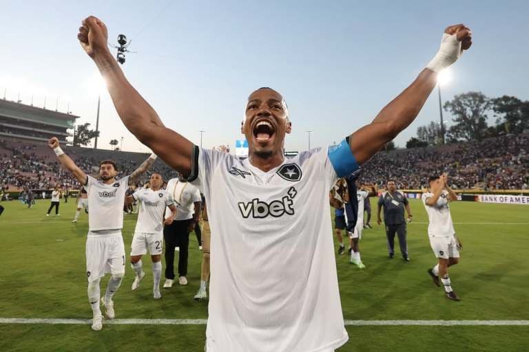 Botafogo Vence PSG: Profecia de Carlos Alberto Cumprida!