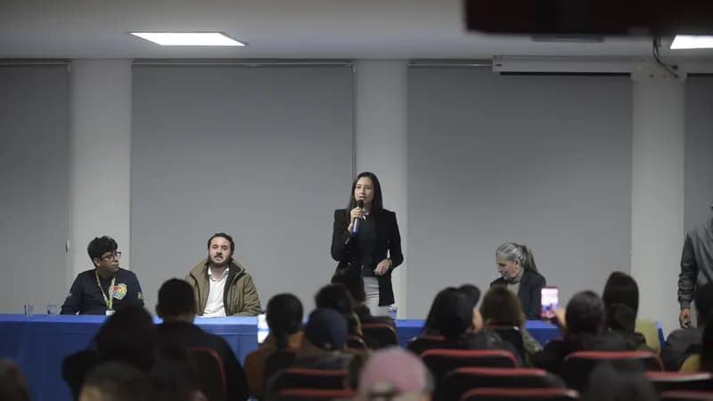 Prefeitura entrega ingressos a crianças PCD para passeio gratuito ao Parque da Mônica