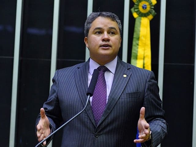 Efraim Filho: O Senador Conservador da Paraíba Rumo ao Governo?