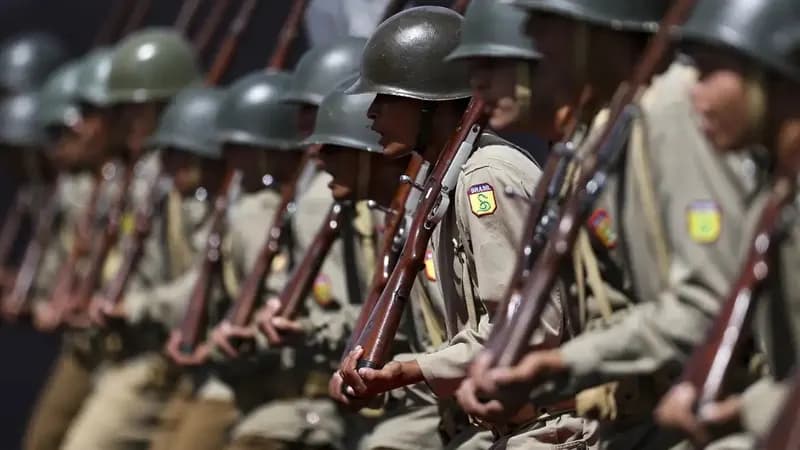 Debandada Militar: Por que tantos estão deixando a carreira?