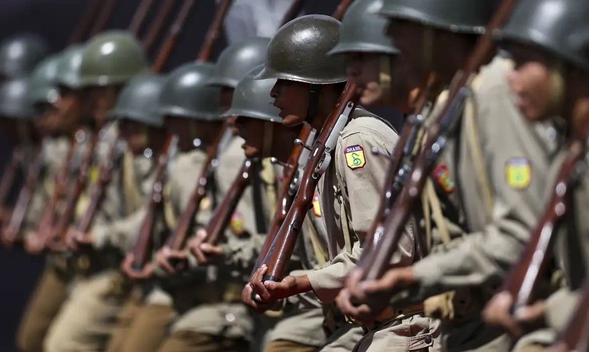 Debandada Militar: Por que tantos estão deixando a carreira?