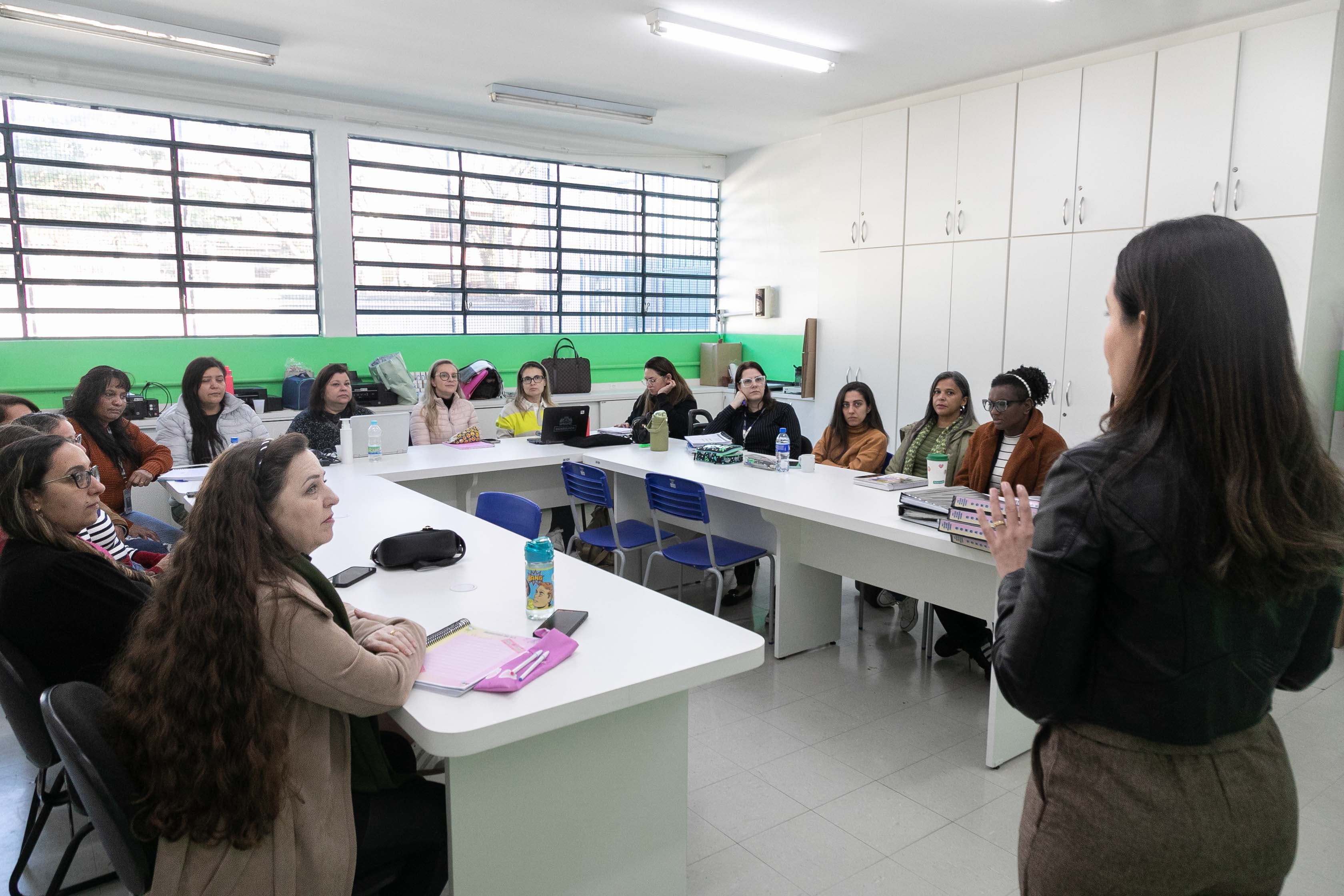 Gestores e professores preparam escolas da rede municipal para volta às aulas
