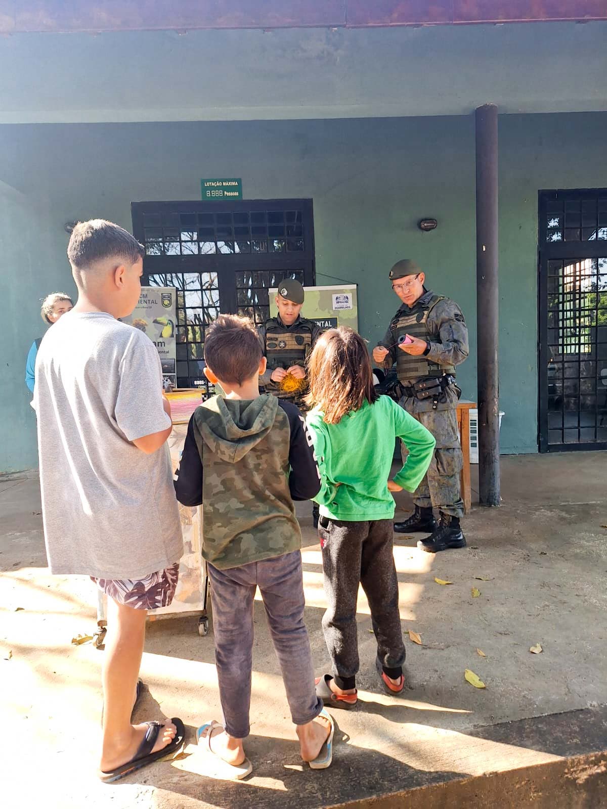 GCM desenvolve atividades educativas com crianças no Zoológico Municipal