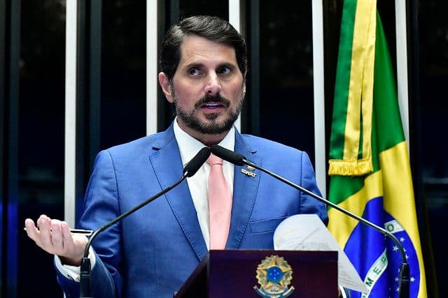 Senador Do Val Usa Tornozeleira Após Viagem Surpresa aos EUA