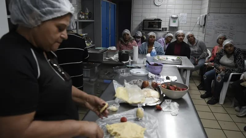 Mães atípicas participam de oficina de culinária da Prefeitura de Guarulhos sobre Morango do Amor