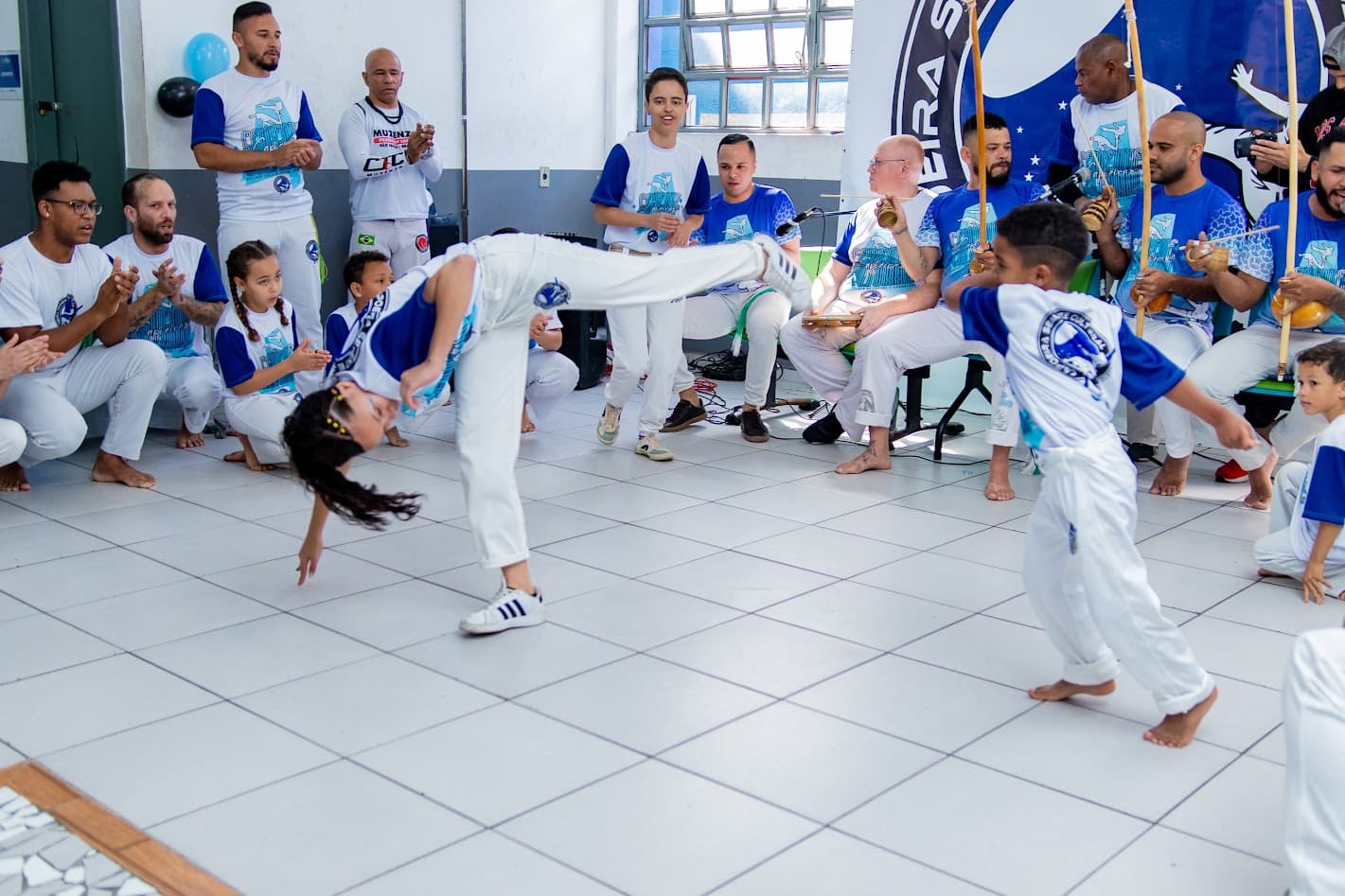Batizado de grupo de capoeira reúne mais de 300 pessoas em Guarulhos