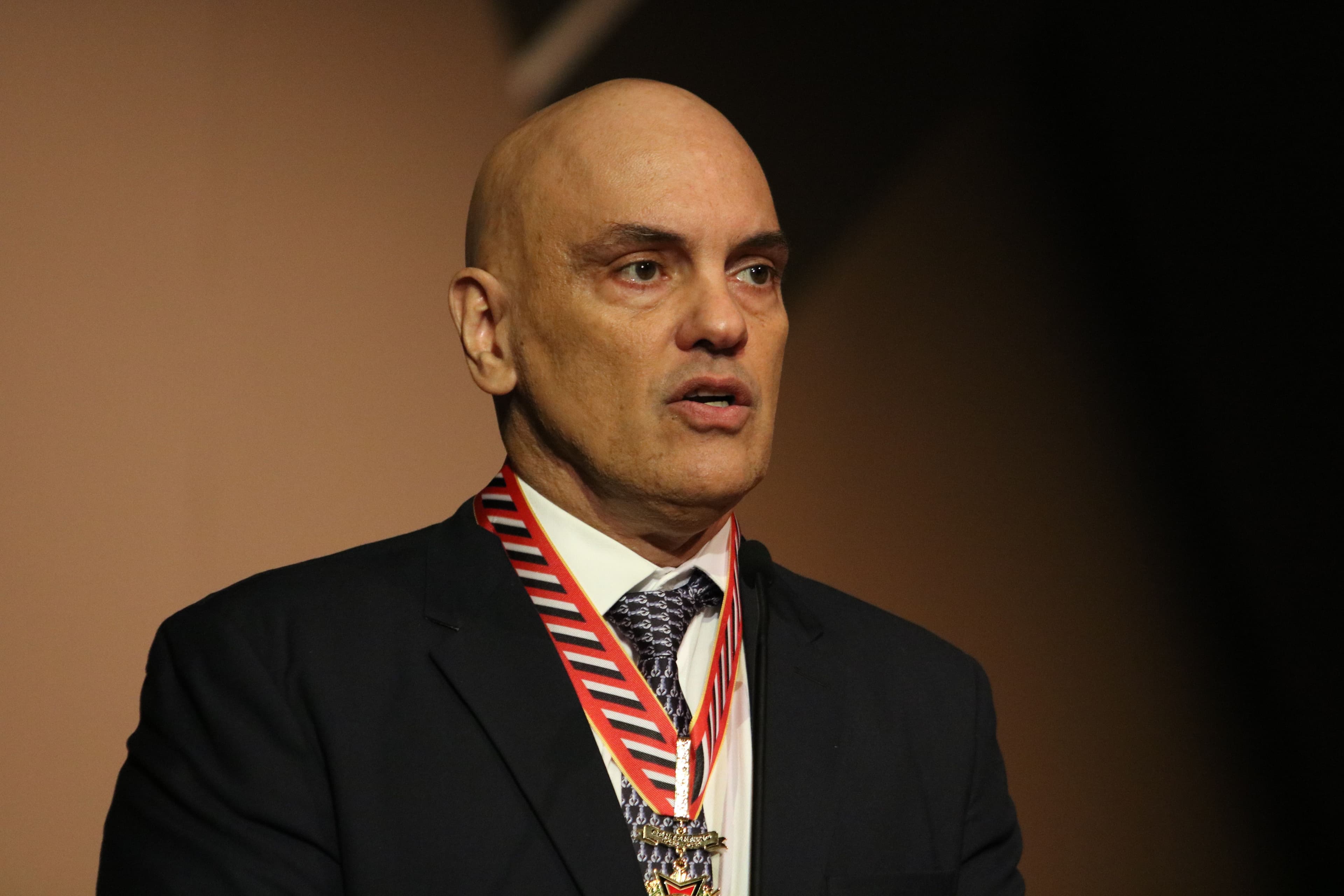 Moraes Confisca Celular de Advogado em Audiência no STF!