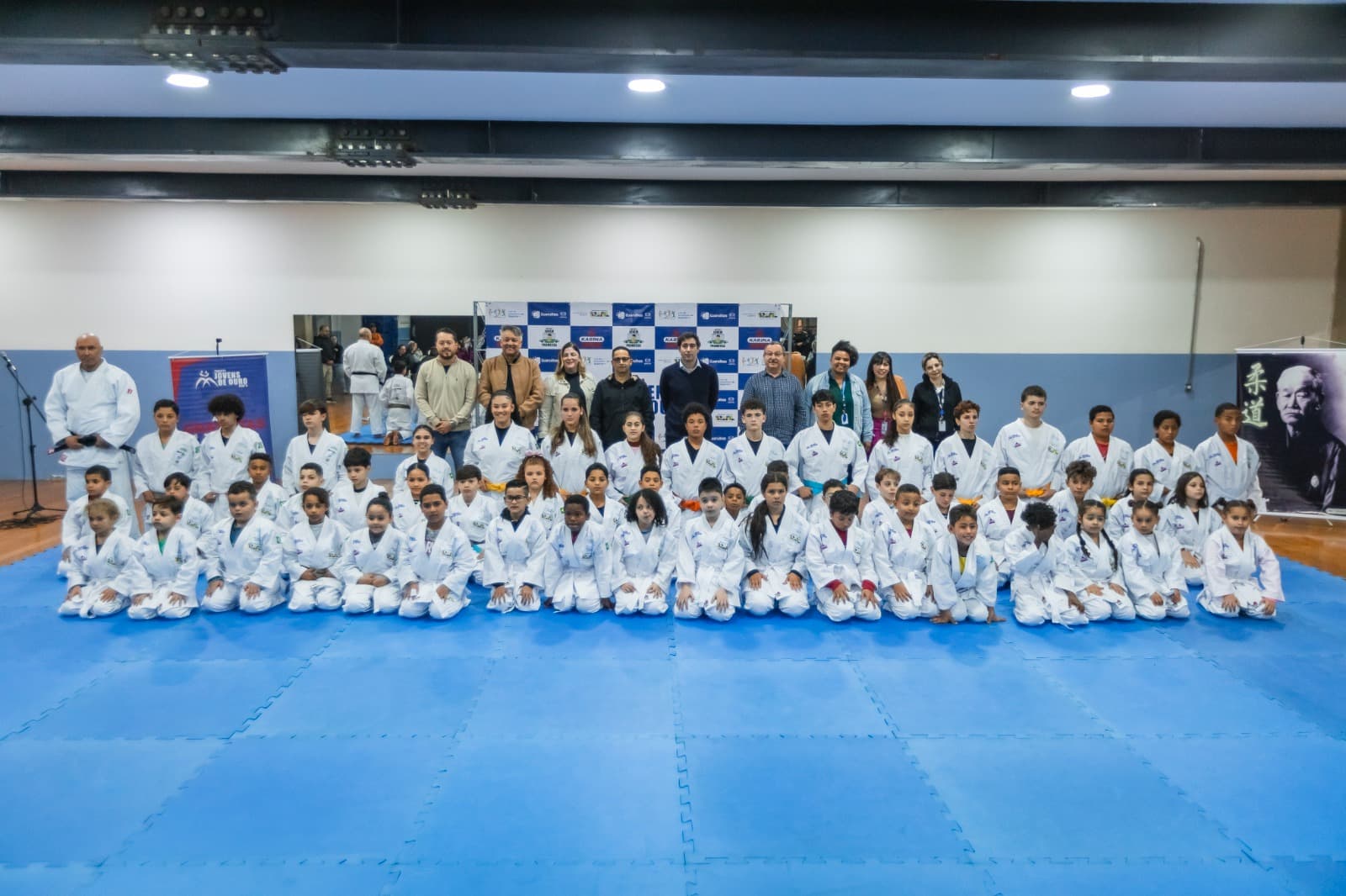 CEU Pimentas celebra entrega de quimonos a alunos do projeto Jovens de Ouro
