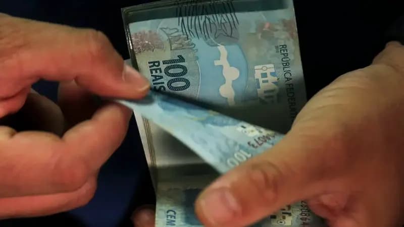 Consumo das famílias sobe 5,7% no trimestre móvel fechado em novembro