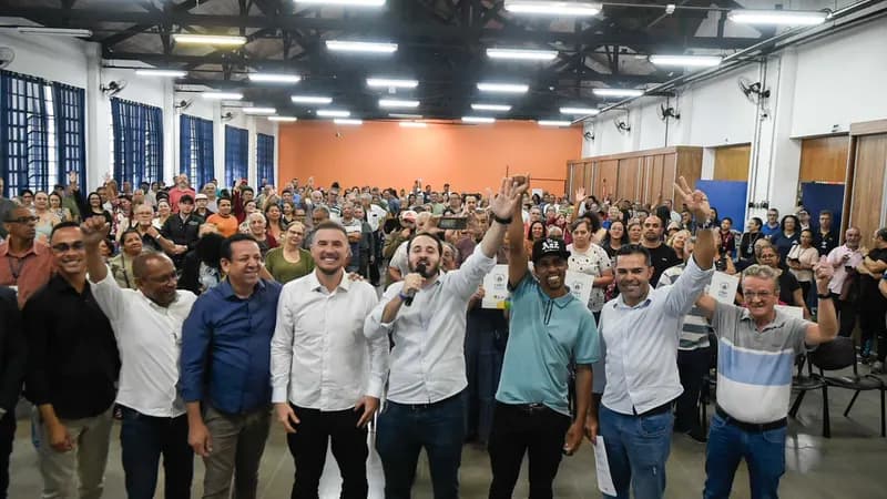 PrePrefeitura de Guarulhos realiza sonho de 255 famílias com entrega de títulos de propriedadefeitura de Guarulhos realiza sonho de 255 famílias com entrega de títulos de propriedade