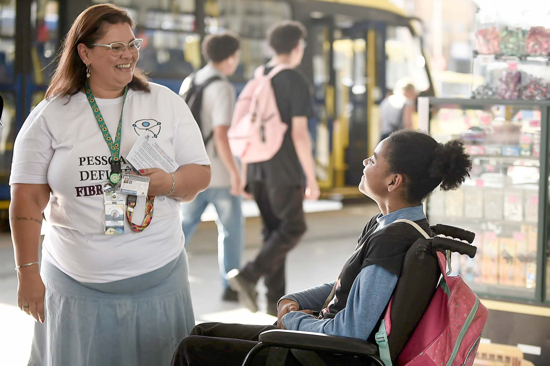 Terminal Pimentas recebe ação de conscientização sobre direitos e inclusão de pessoas com deficiência