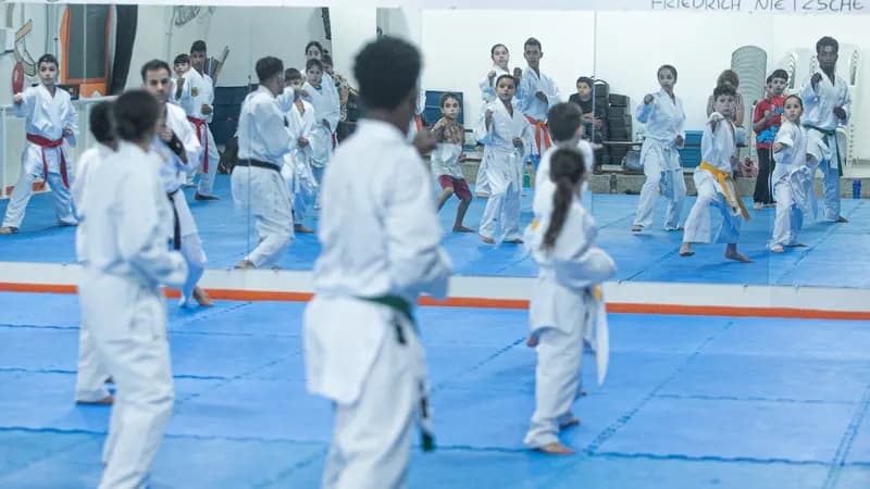 Medalhista de karatê dos CEUs de Guarulhos se prepara para final do Campeonato Brasileiro