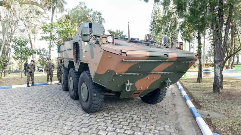 Bosque Maia recebe exposição gratuita de veículo militar