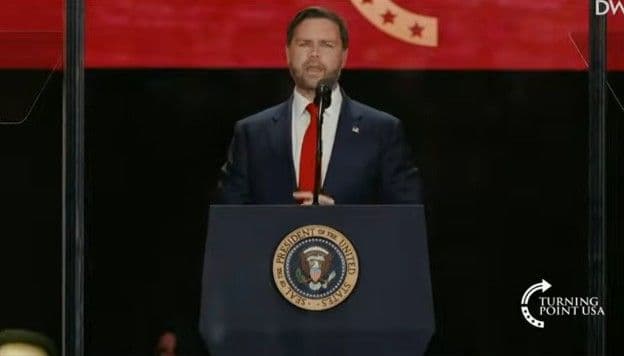Discurso inflamado de Vance em homenagem a Charlie Kirk