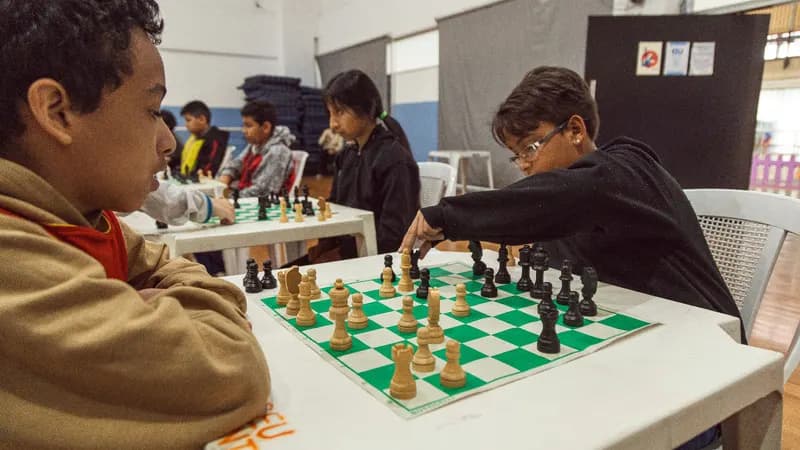Damas, xadrez e cordas em equipe agitam jogos escolares no CEU Pimentas