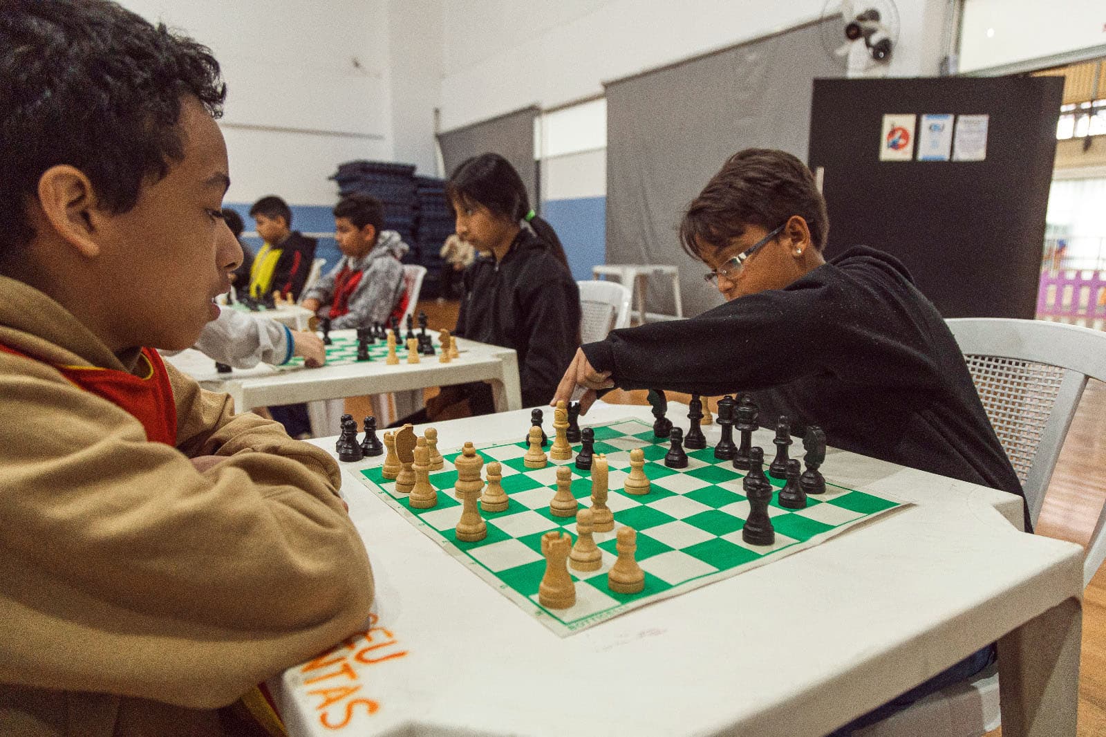 Damas, xadrez e cordas em equipe agitam jogos escolares no CEU Pimentas
