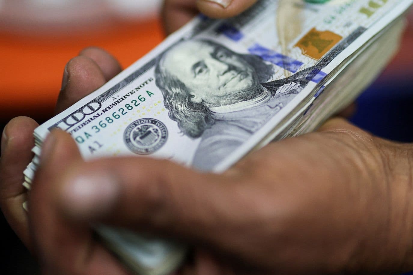 Dólar sobe em meio a tensões EUA-China: O que esperar?