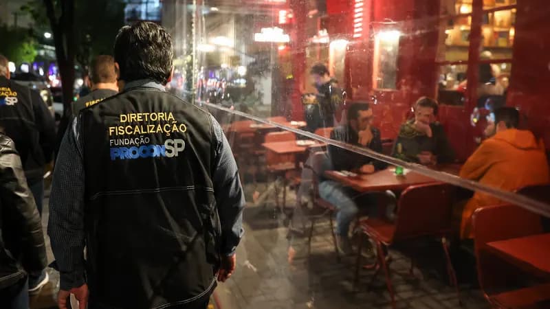 Procon-SP fiscaliza estabelecimentos denunciados por suspeita de venda de bebidas adulteradas