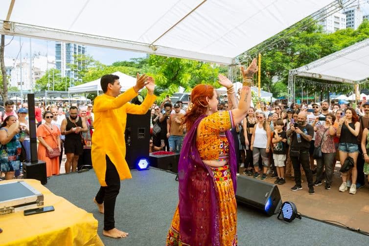Festival Indiano em SP tem mais de 100 pratos típicos e show de luzes