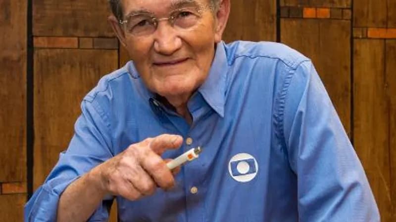 Urgente: Léo Batista, 92, internado com trombose