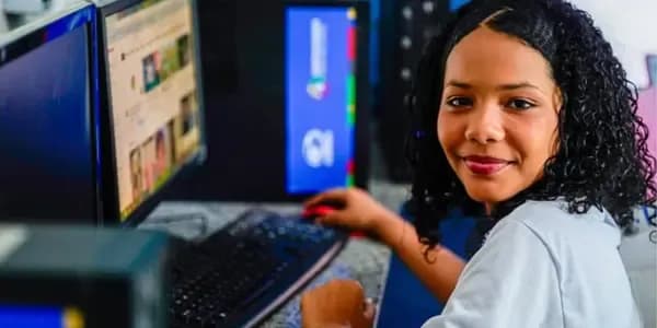 Programa Computadores para Inclusão doa mais de 60 máquinas para Santa Catarina em 2025