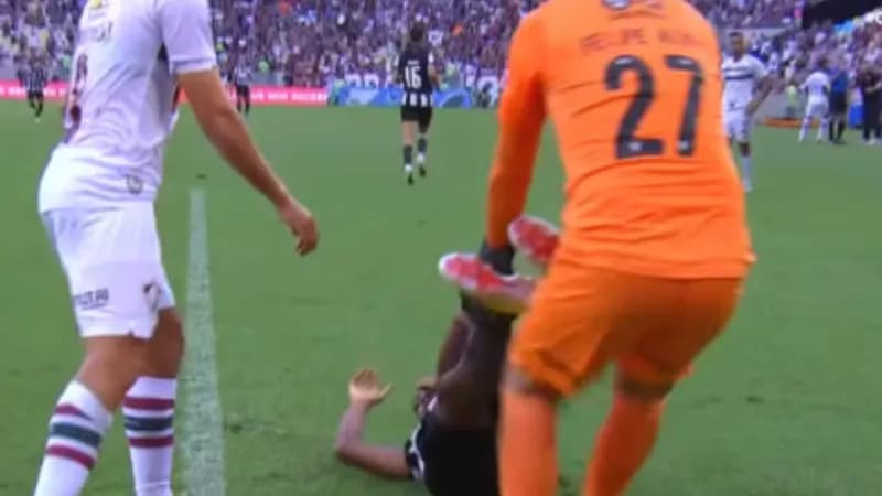 Revolução no Futebol: FIFA quer "Minuto Fora de Campo"!