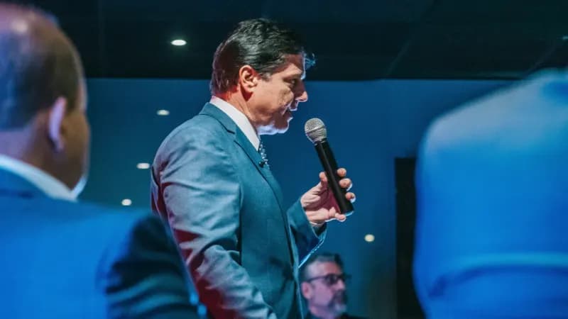 MDB dividido: neutralidade nacional versus alianças regionais