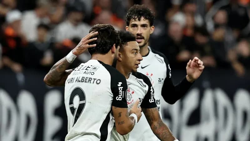 Corinthians derrota Peñarol para seguir 100% na Libertadores