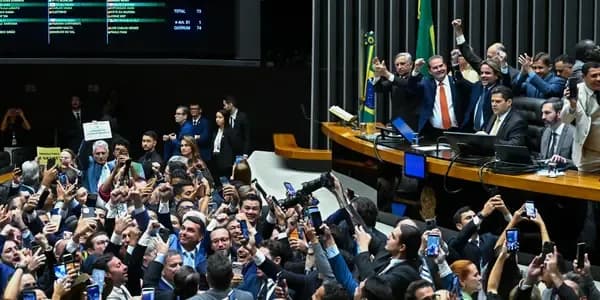 Congresso impõe nova derrota ao governo e derruba veto à dosimetria