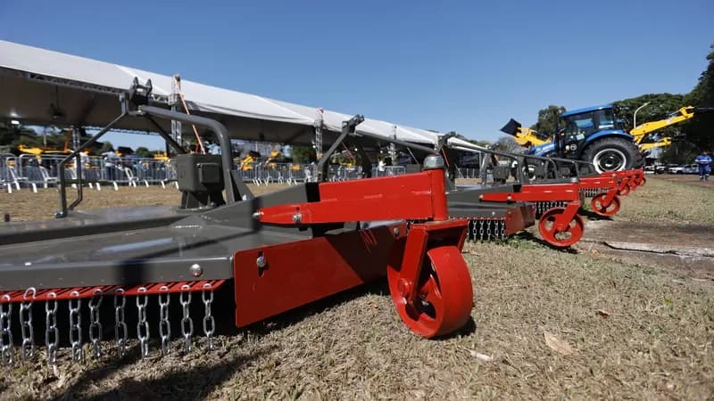 Governo de SP entrega R$ 1,7 milhão em maquinário agrícola a cinco cidades da região de Central