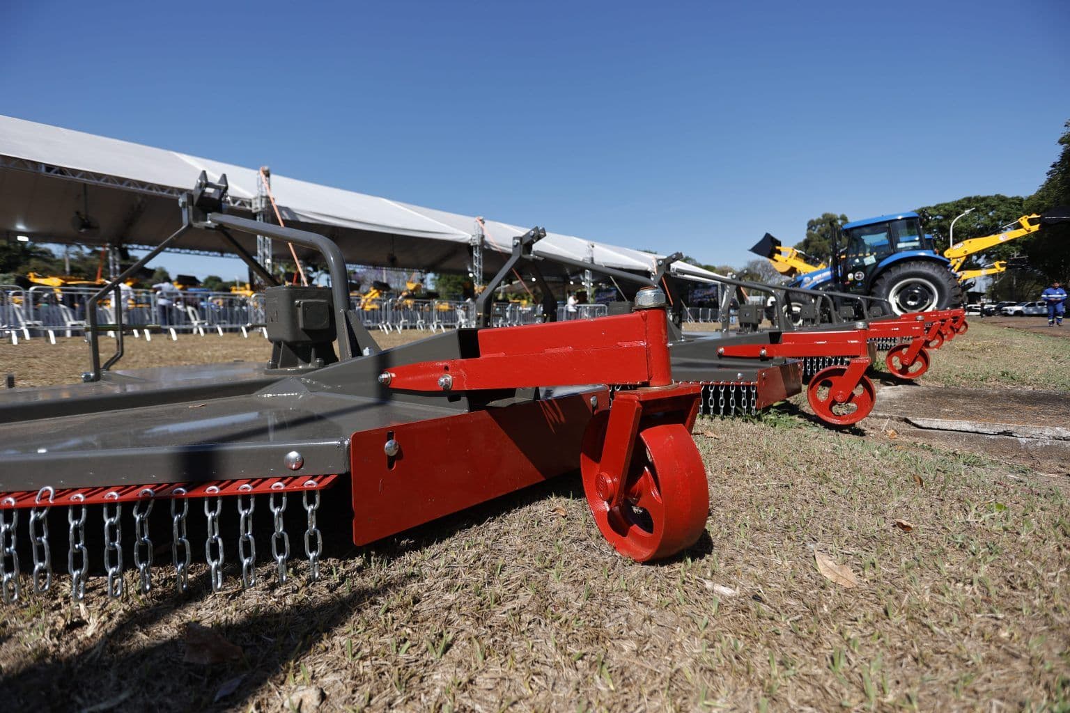 Governo de SP entrega R$ 1,7 milhão em maquinário agrícola a cinco cidades da região de Central