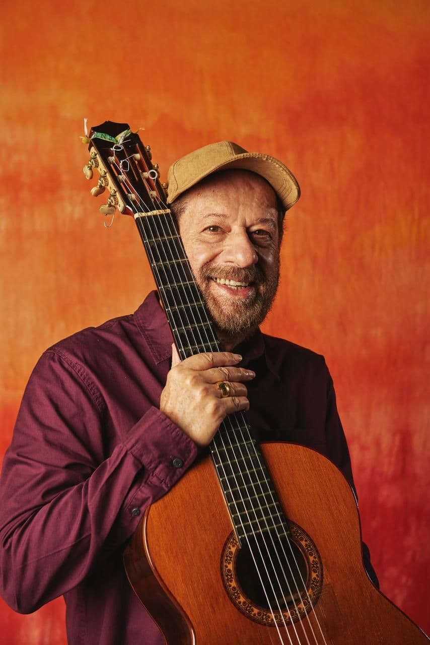 Cantor e compositor João Bosco completa 80 anos