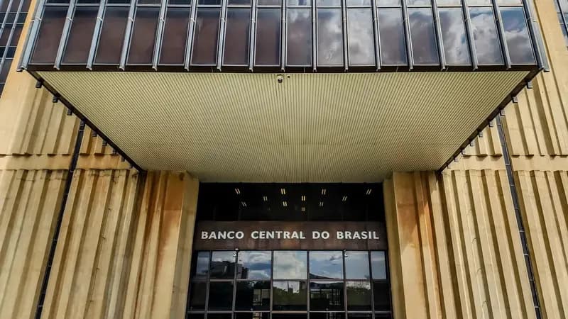 Banco Central anuncia primeira intervenção no câmbio em 2025