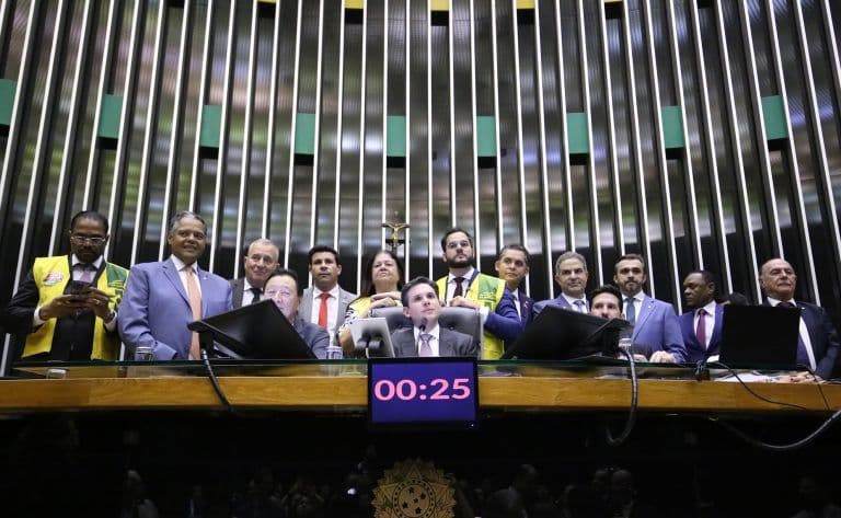 Senado aprova em dois turnos PEC da aposentadoria dos agentes de saúde