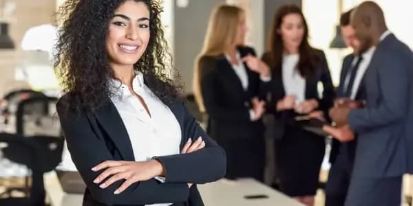 Bate-papo com Elas: webinar gratuito busca fortalecer liderança feminina na indústria