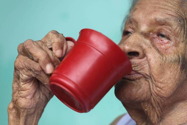 Brasileira de 119 anos busca título de pessoa mais velha do mundo