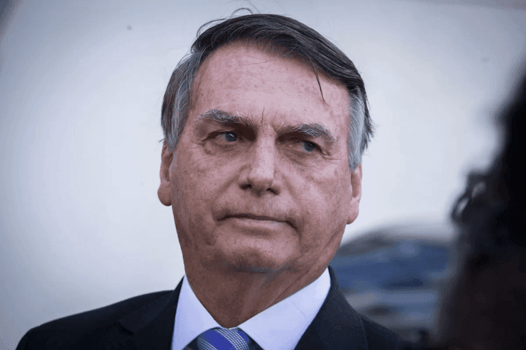 Bolsonaro Processará Haddad Após Acusações sobre Vídeo de Nikolas Ferreira sobre Pix