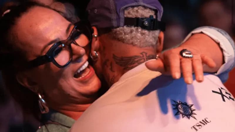 Neymar celebra aniversário da mãe, Nadine, em meio a especulações