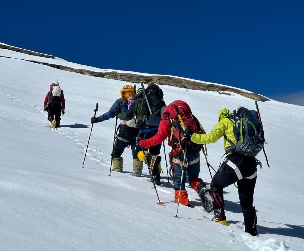 Nepal aumenta taxa para escalar o Everest!