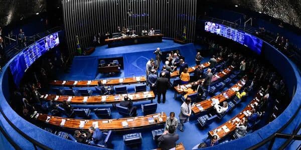 Projeto aumenta pena para desvios para desvio de recursos públicos em educação, saúde e seguridade social