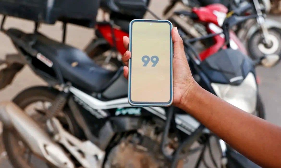 Prefeitura de SP leva disputa com mototáxis à Justiça do Trabalho