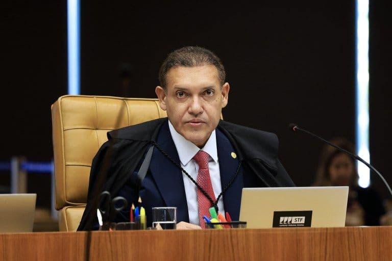 Escândalo do "Rei do Lixo": Deputado envolvido em esquema de corrupção?