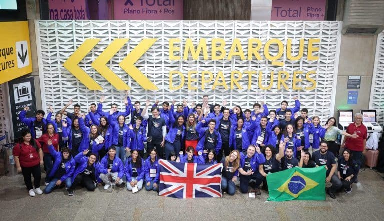 Prontos Pro Mundo: Alunos de intercâmbio gratuito do Governo de SP embarcam para o Reino Unido