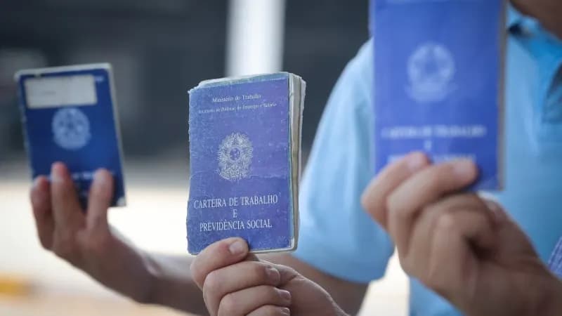Governo de SP faz intermediação entre empresas e interessados em vagas do mercado de trabalho