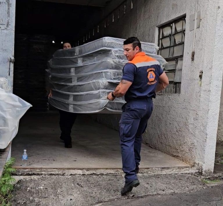 Governo de SP envia 700 itens de ajuda humanitária para vítimas de chuvas em Carapicuíba