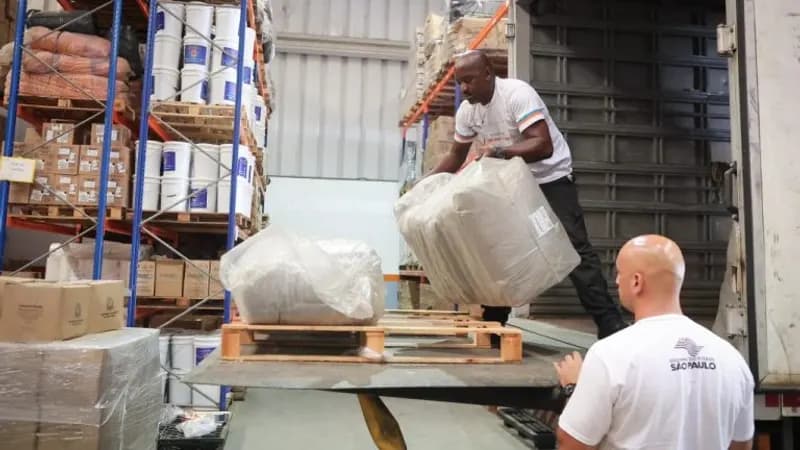 Fundo Social de SP reforça ajuda humanitária em Carapicuíba com envio de 350 cestas básicas e suprimentos